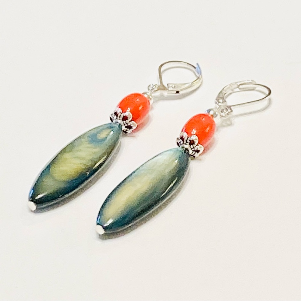 🦋JK Designs Sleek Black-Gray Mother of Pearl & Orange Glass Earrings